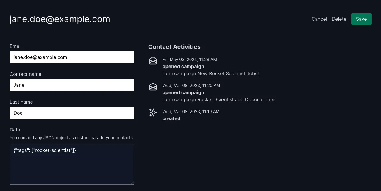 Capture d'écran de l'éditeur de contacts affichant des données JSON personnalisées